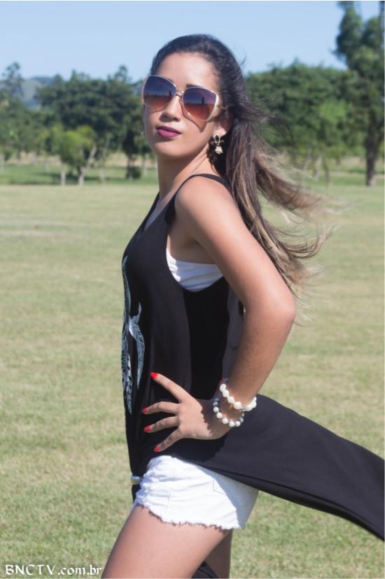 Bruna: morena, modelo e linda!